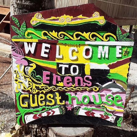 Erens Guest House Waisai Εξωτερικό φωτογραφία